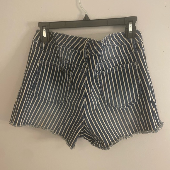 Size 12 Kardashian stripped denim shorts - Picture 2 of 4